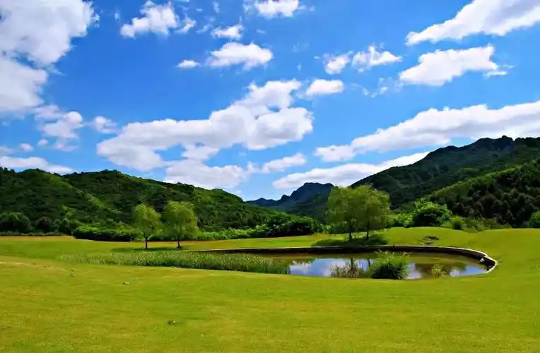 玉渡山风景区位于北京市延庆区城西北山中,全境面积100多平方公里