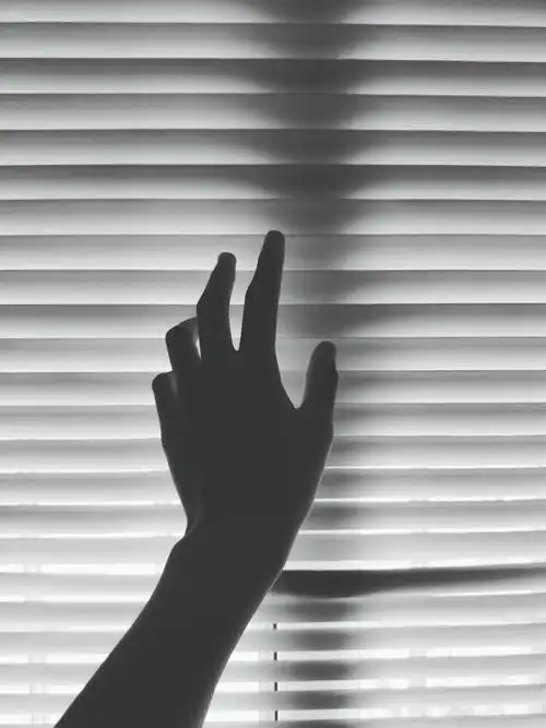 4月30日 9:41   关注  手控 原创 j 壁纸 黑白 评论 收藏