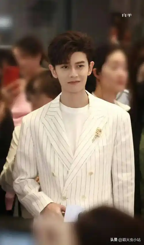 321娱乐速递张艺兴杨紫任嘉伦谭松韵钟汉良李小冉赵露思刘宇宁