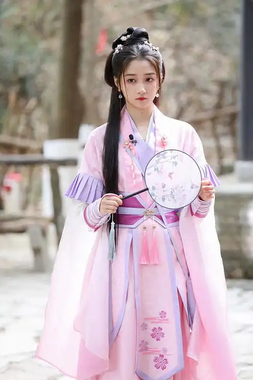 关晓彤古装造型美气质超赞