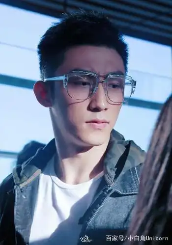 男明星的眼镜look,哪个更能击中你的心?