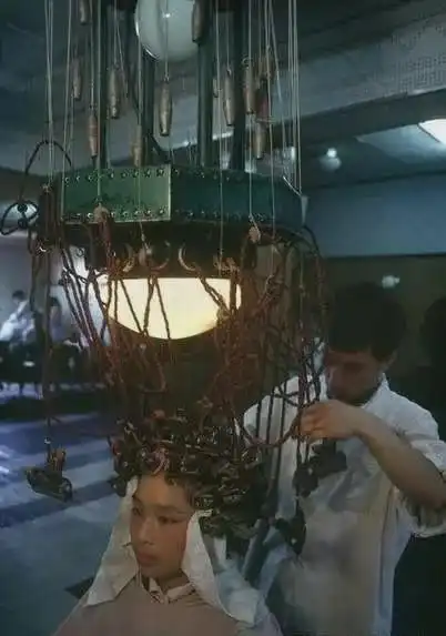 老照片七十年代的中国人形象个个精神抖擞发奋图强