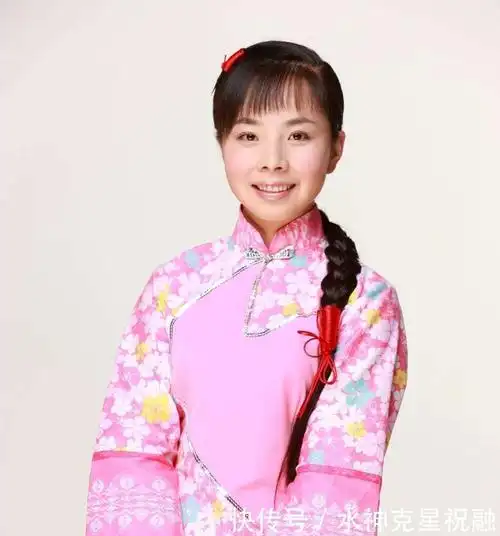 她是国家一级演员,买不起房放弃名利回农村,如今放牛带娃成日常