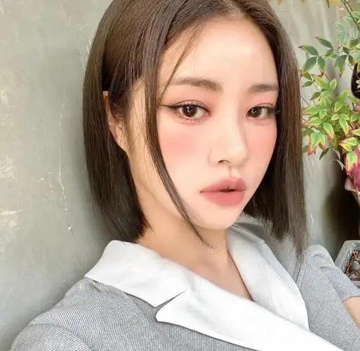 女生短直发波波头发型图片,清新又简约