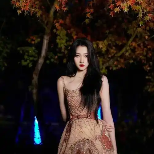 关晓彤求生欲太强,忐忑地问:这次的造型大家应该满意吧?