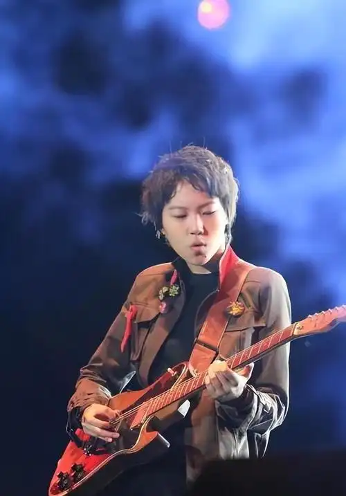 窦靖童回应结婚传言看似桀骜不驯实则并没有那么不靠谱