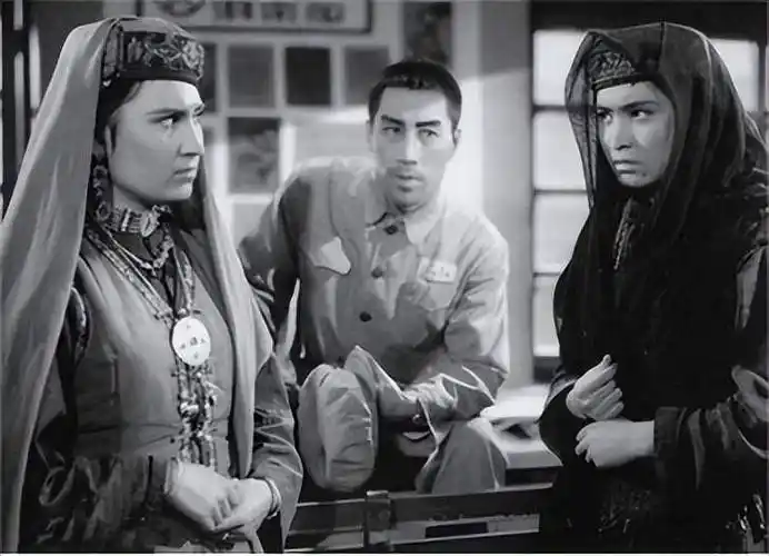 老电影里"最美女特务",谁能当选?_白玫_影片_崔国芳