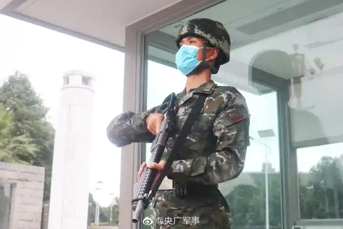 武警贵州总队官兵换发21式军装 - 大陆军事 - 华夏经纬网