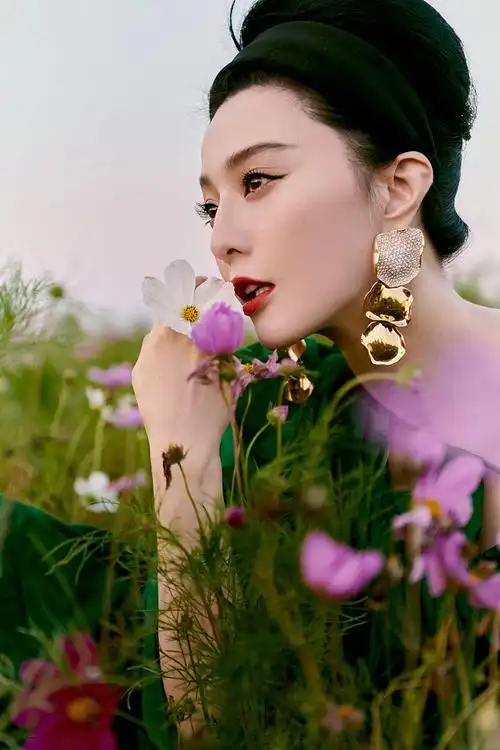 1 / 10 2021年6月5日,上海,范冰冰出席wonderland仙境之夜活动,并拍摄