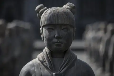 关注性别失衡 法国艺术家创作"女"兵马俑