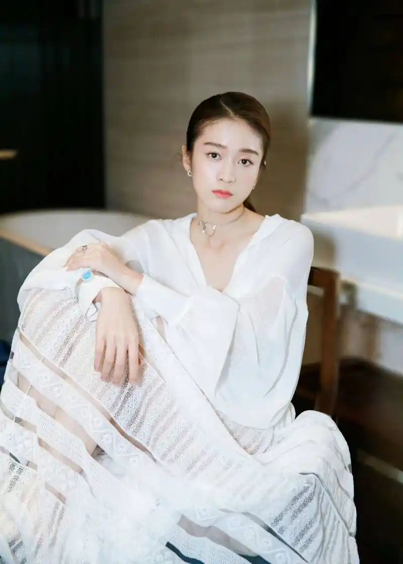 微博原文:很抱歉这次没有向大家呈现我和子怡姐的影视作品.