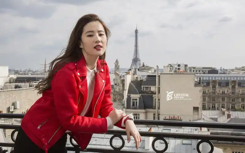 刘亦菲红衣高清桌面壁纸