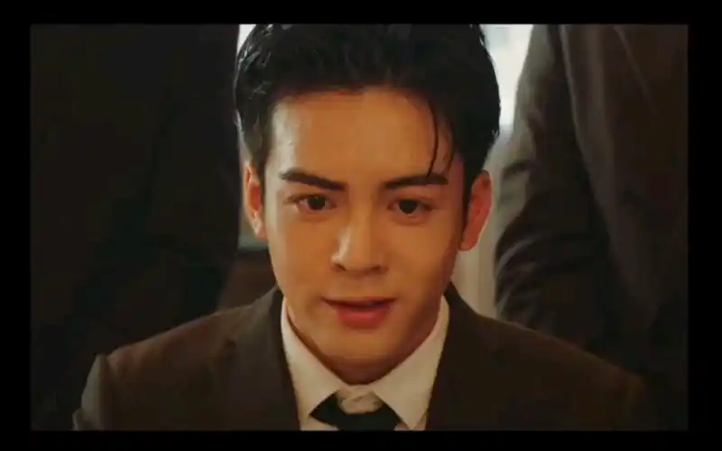 吴邪进来感受一下小哥的快乐曾舜晞可可爱爱吴小狗