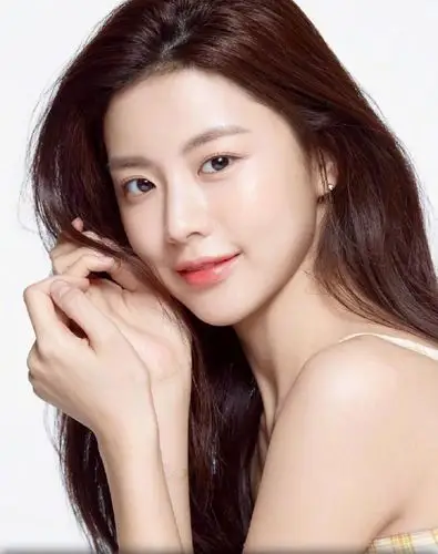 韩式长相的宅男女神高允真淡妆也堪称整形模板