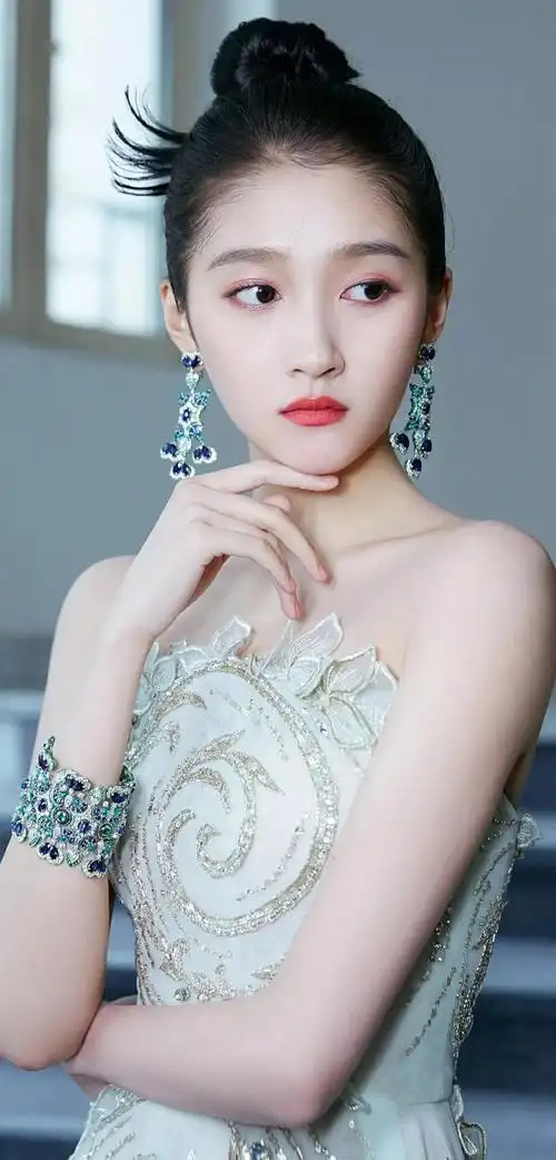 青春靓丽,甜美可爱的关晓彤,甜美动人!_高清图集_新浪网