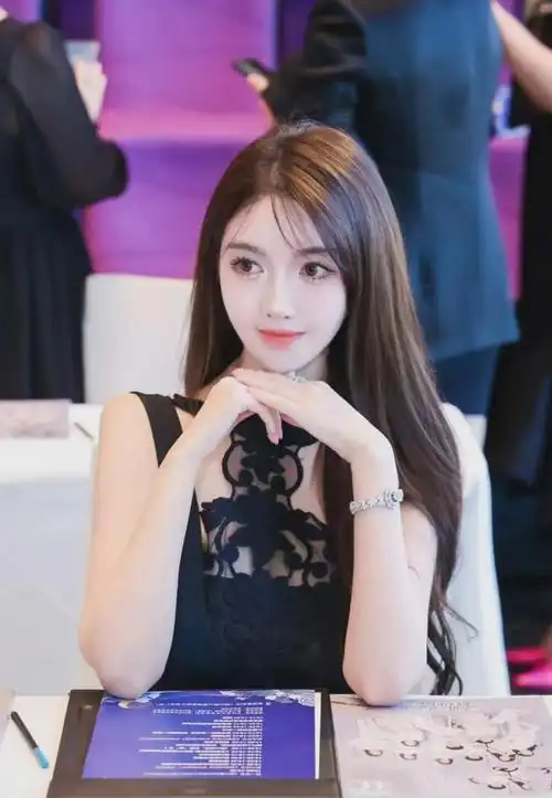 黄晓明叶珂出国被偶遇被曝复合见家长杨颖出事后高调秀恩爱