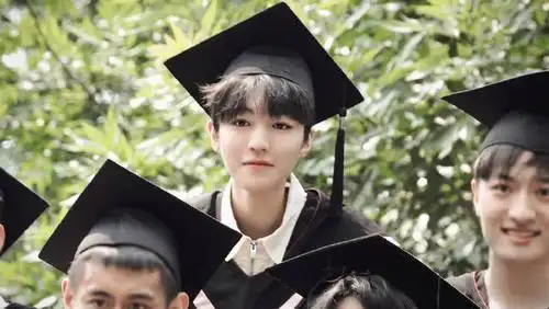 王俊凯从小到大的毕业照