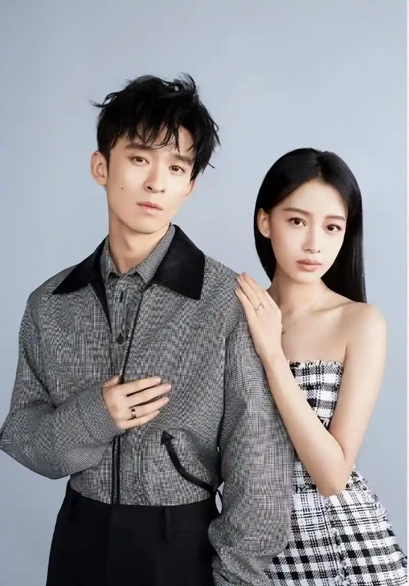 孙怡一袭粉裙少女感爆棚,不愧是京城太子妃|孙怡|董子健|服饰_新浪