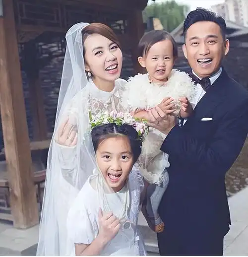 黄磊老婆孙莉,最好的年纪嫁给黄磊,十年生三娃,一家五口真甜蜜