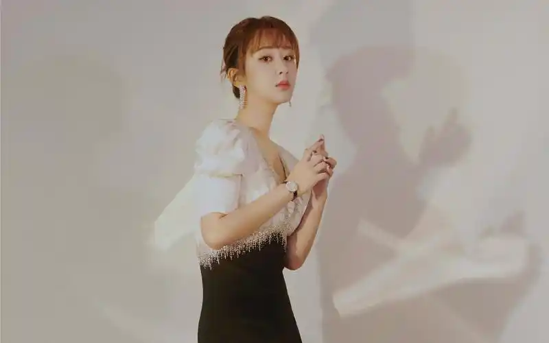 杨紫优雅浪漫写真图片桌面壁纸
