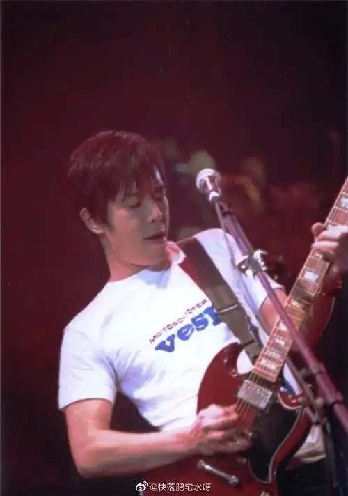 我不是最后一个看到黄贯中这些照片的吧