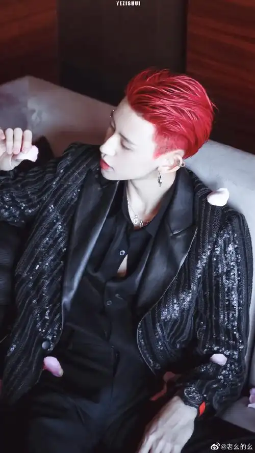 小鬼王琳凯超话#小鬼红发造型#大半夜给我整笑了哈哈哈哈哈哈哈对不起