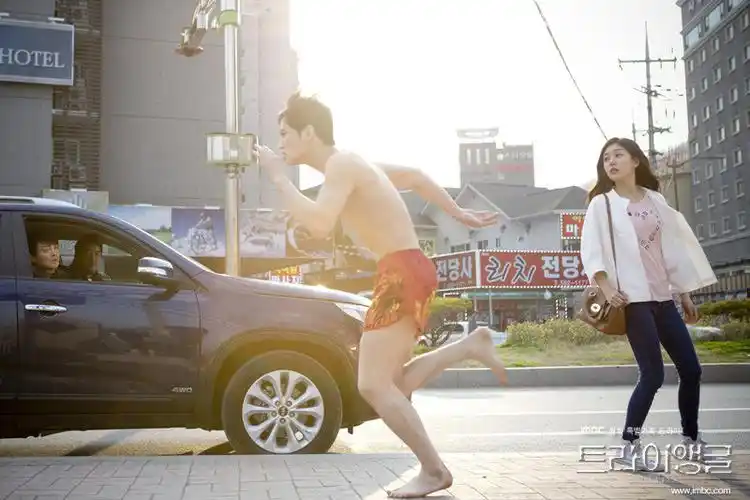 p>《triangle》是 a href="#">韩国mbc电视台 /a>自2014年5月5日起在