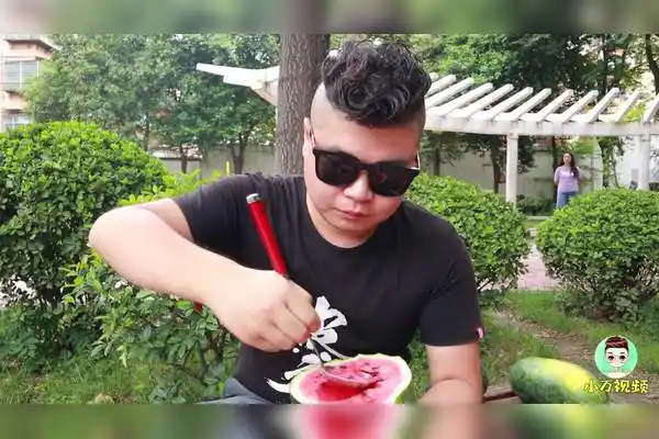 用孙红雷的语气买西瓜商贩直接让我滚蛋有点紧张啊