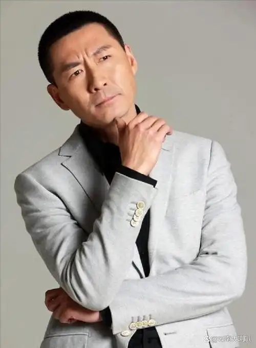 说到60后男演员张子健,年纪大一点的观众可能会想到《白眉大侠》里的