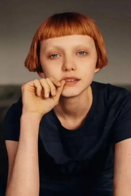 刘海又流行回来了 - 来看看你到底适合剪哪一款