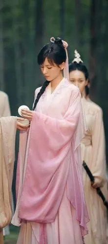 女星古装嫁衣剧照