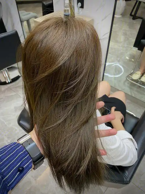 蜂蜜茶棕颜色相对黑茶色来说要浅得多,但是因为它是棕色和巧克力色的