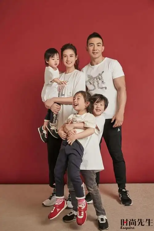 刘畊宏全家福大片温馨爆棚