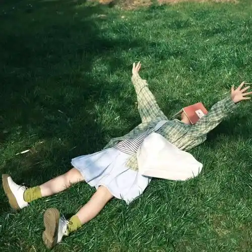 头像踏入清风坠入自由