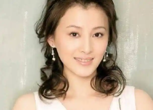 她嫌丈夫丑不想要孩子,丈夫宠爱将245万交给她,女儿如今19岁_徐璐