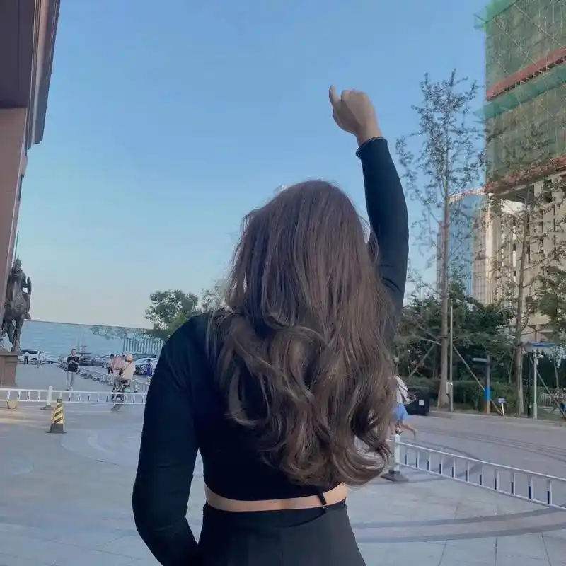 客自拍05照#生活微潮色 #长发女孩 #背影杀 #来给生活比 - 抖音