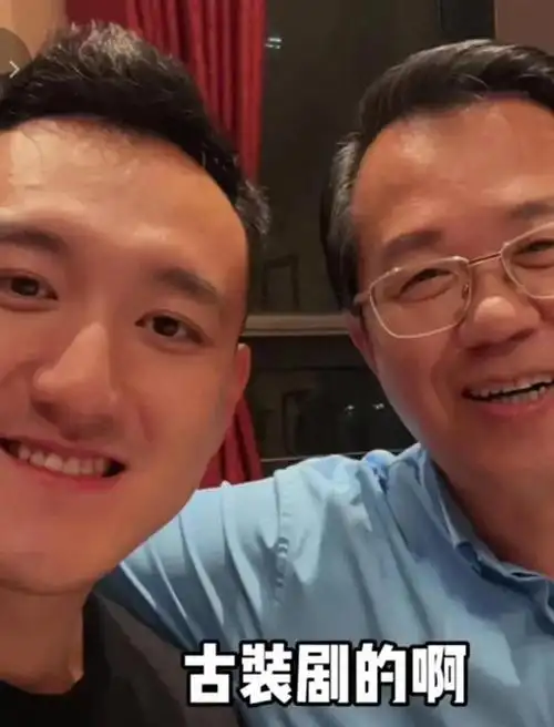 卓伟否认卖瓜称被曝男主是二字准顶流男星