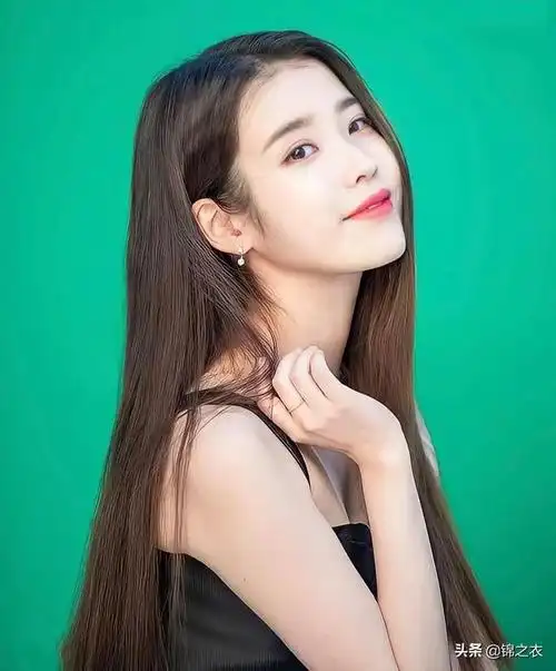 韩国美女明星李知恩一个从小美到大的姑娘