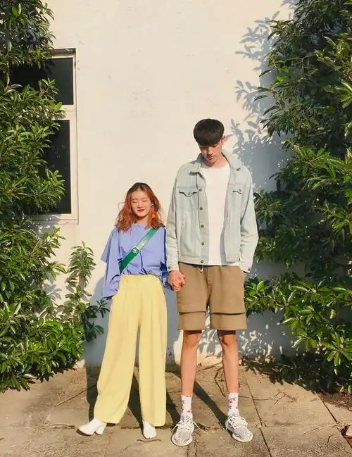 "最萌身高差"情侣火了,男友身高208厘米,满街人都看他们