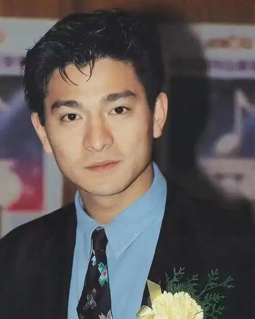 刘德华竟无意中亲了个婴儿差点把他踢下神坛