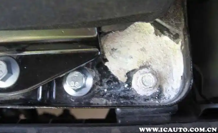 汽车电瓶漏液了必须换吗电池漏液怎么处理