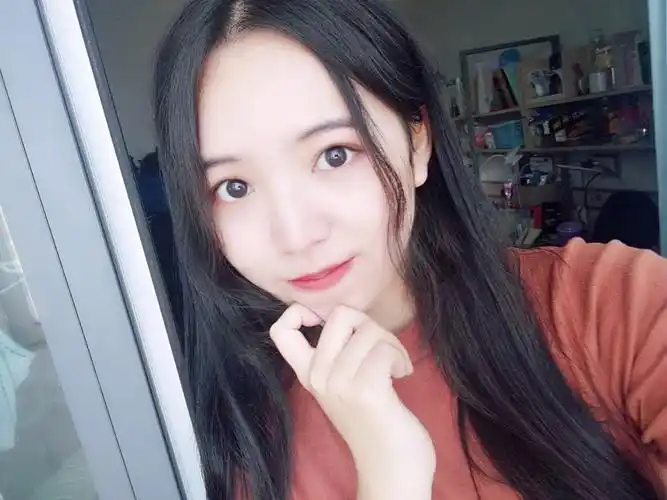 【花粉女生】我是最早到教室自拍的人