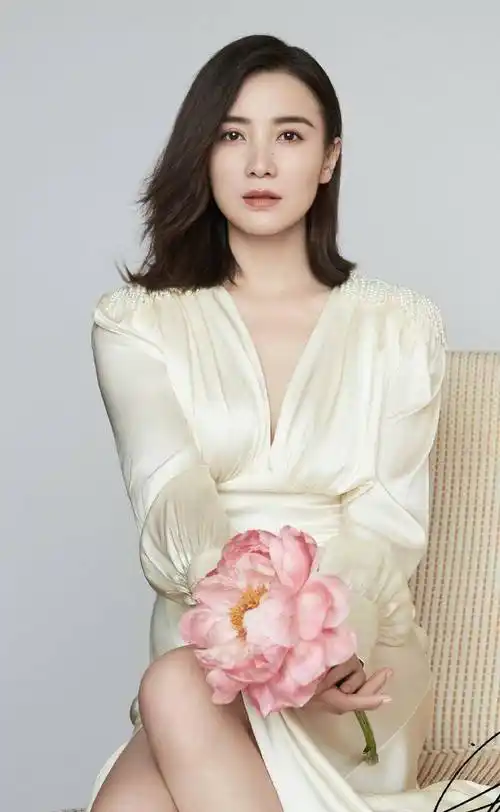 娱乐圈中有两个宋佳,为了区分便在她们的名字上加了大小来区分