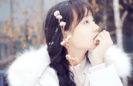 《半妖倾城》曝定妆照 吴佳怡红装娇艳欲滴