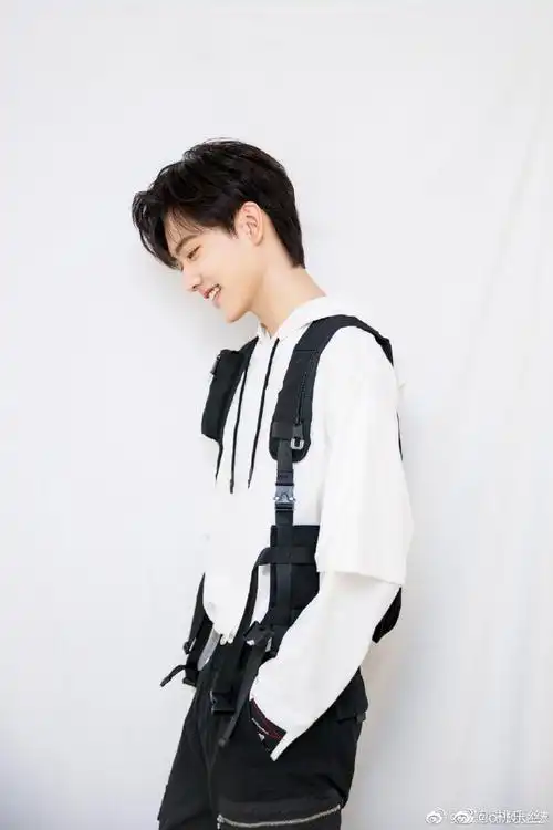 快乐大本营预告# 期待再次上快本的周柯宇. 来自o桃乐丝- - 微博