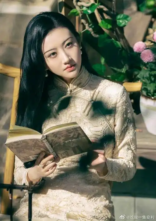 司藤民国旗袍杀合集,身材比例也太好了,穿上旗袍优雅又贵气……_高清