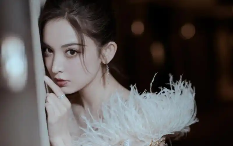 古力娜扎性感柔美写真桌面壁纸