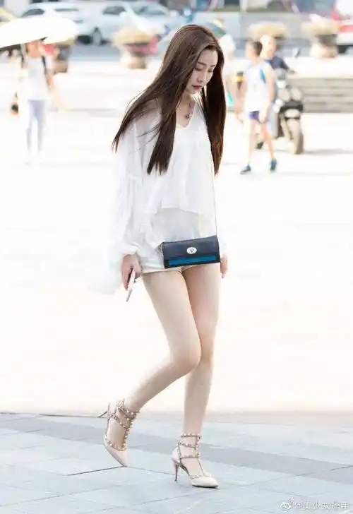 白的发光这腿什么水平? zt