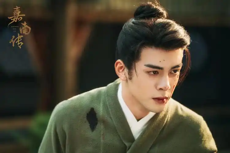 嘉南传热播曾舜晞打戏在线战损妆造热度飙升