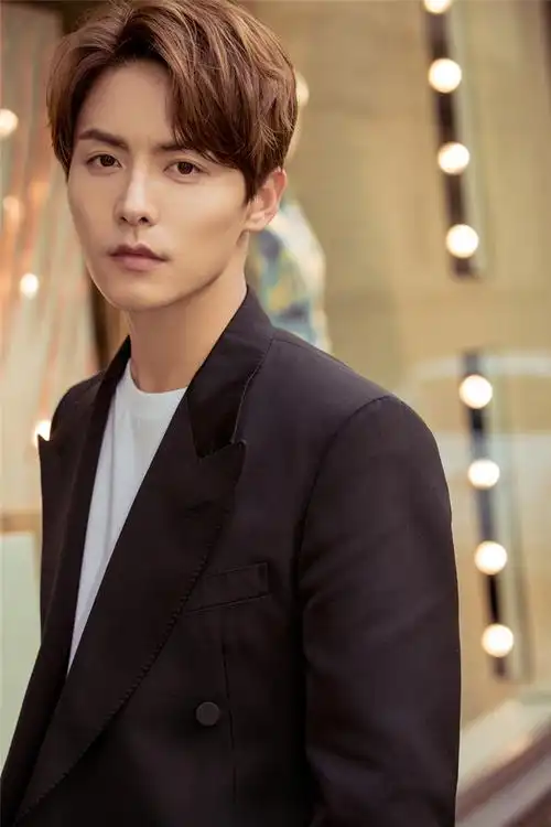 马天宇曝写真尽显绅士魅力